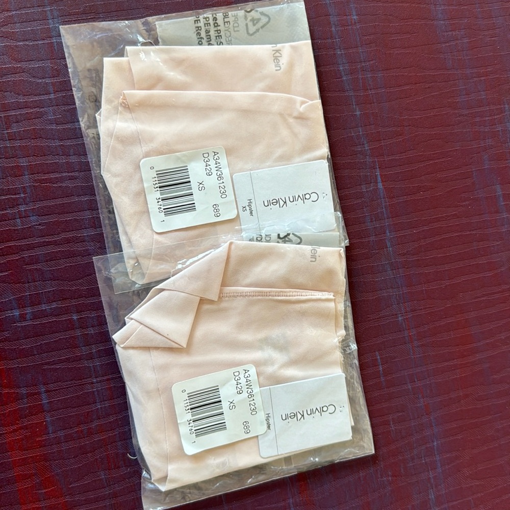 NWT Calvin Klein invisible hipsters
